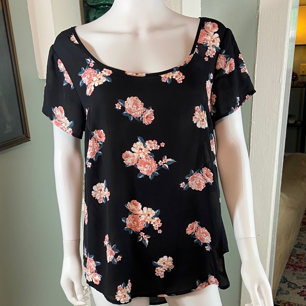 Torrid Semi Sheer Floral Black Top Blouse Shirt Size 00 Draped Back Cutout - Picture 2 of 10